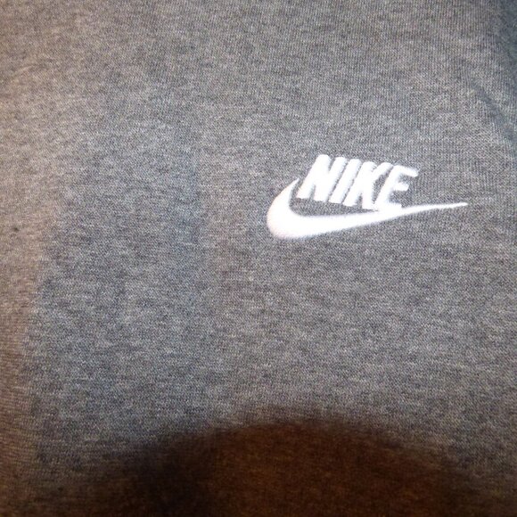 Nike Men's Crew Neck Sweat Shirt - Picture 3 of 4